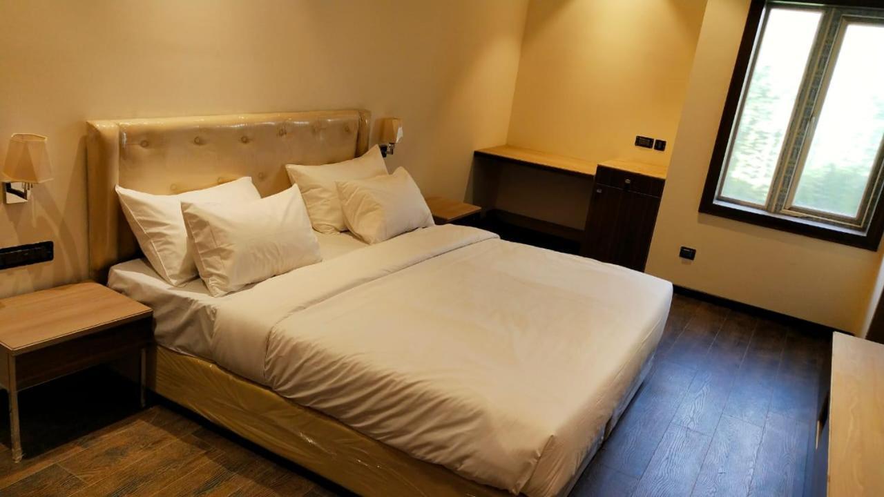 The Bungalow By Sandoz, Lajpat Nagar Couette-café New Delhi